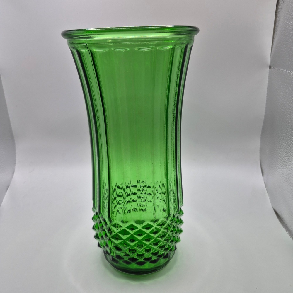 Hoosier Glass 4089A Ribbed Emerald Green Vase Vintage 9.75 Inch Diamond Point